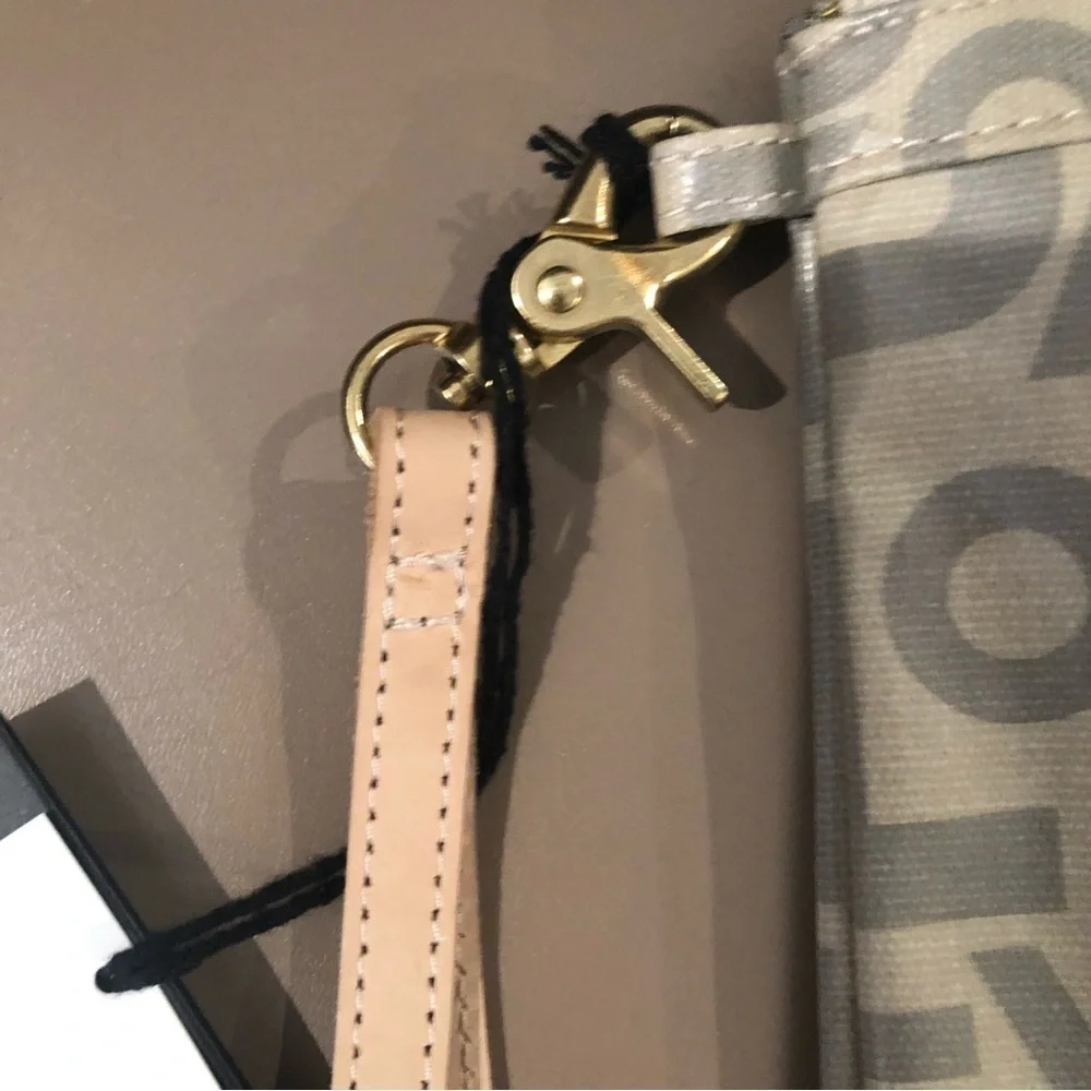 b•tL/ World Tote/ NWT/ 3 piece / Set pouch/tan
